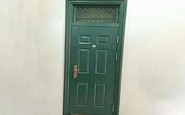 白碱滩学校教室门 白碱滩学校教室门