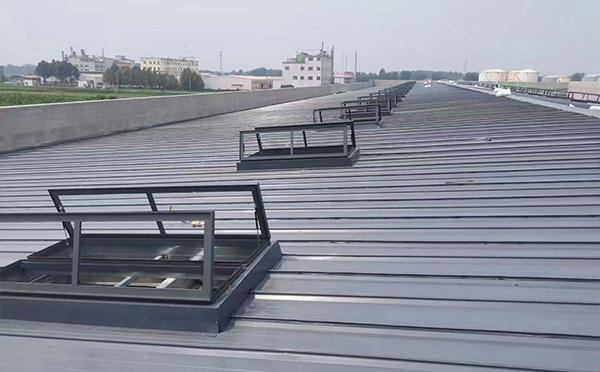 某中学室内体育馆白碱滩排烟窗改造项目