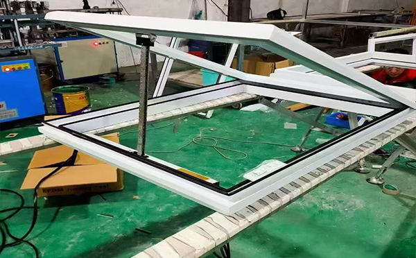 某地下车库出入口白碱滩排烟窗配置工程