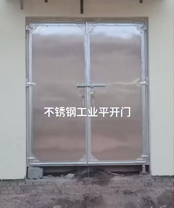 不锈钢白碱滩工业平开门在现代工业场景中的应用实践