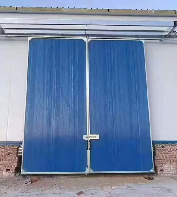 白碱滩工业门在大型仓储物流通道中的应用实例