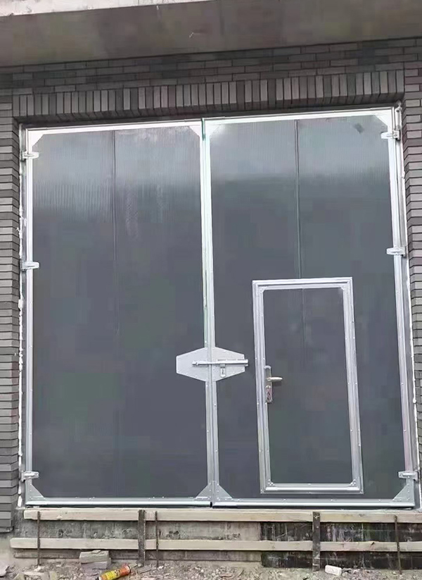 白碱滩工业平开门在大型设备制造车间的应用实例