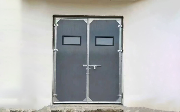 白碱滩工业门在高温作业区域的运行表现