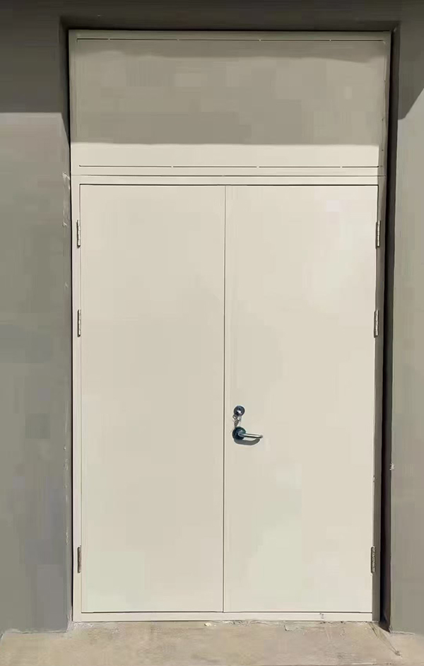 展览馆项目完成大跨度白碱滩防火门安装